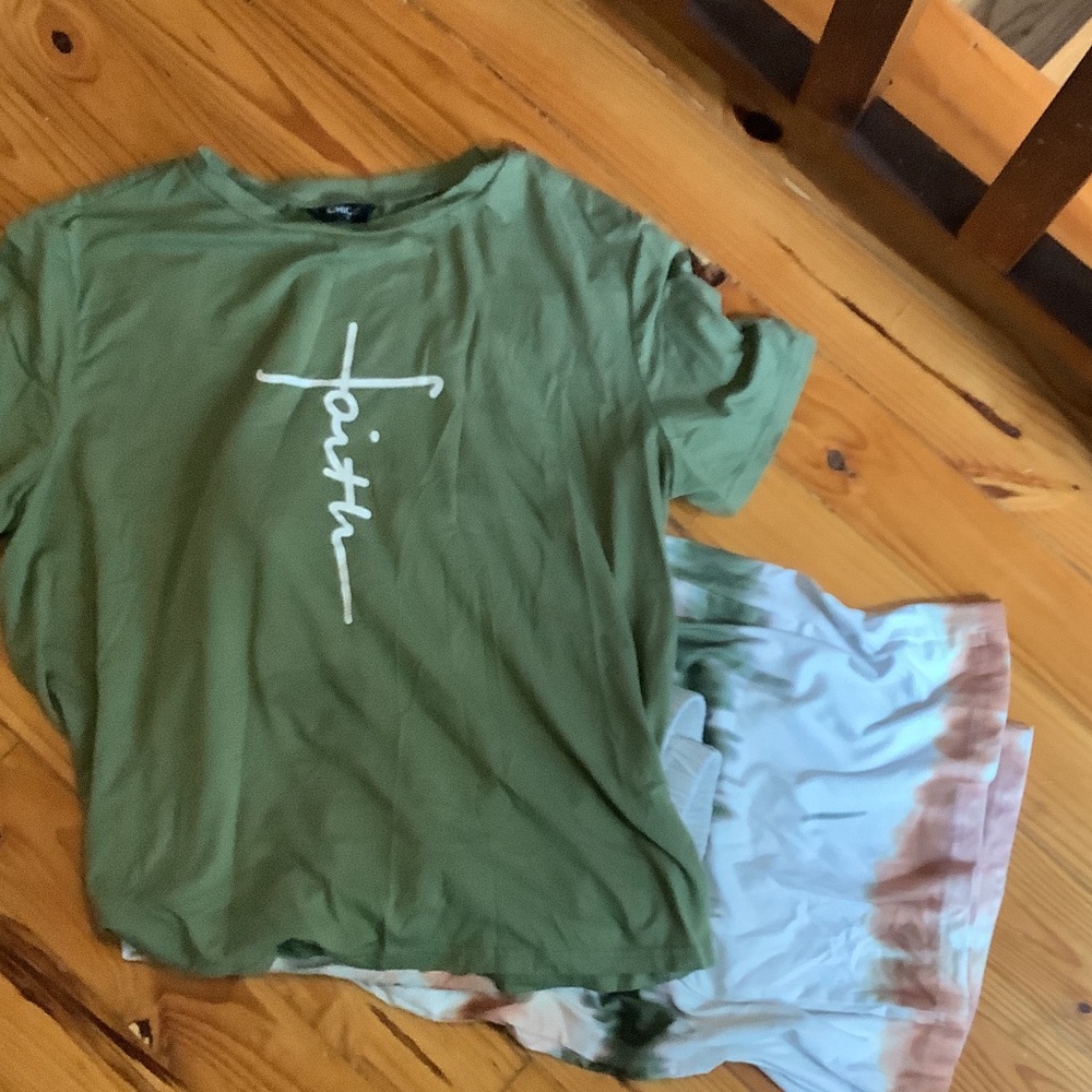 chic Olive Green "Faith" Graphic Tee for Kids